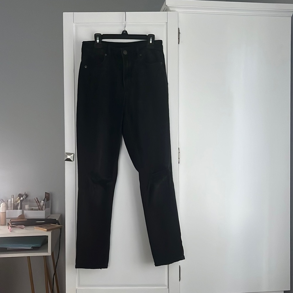 american eagle black high waisted mom jeans
